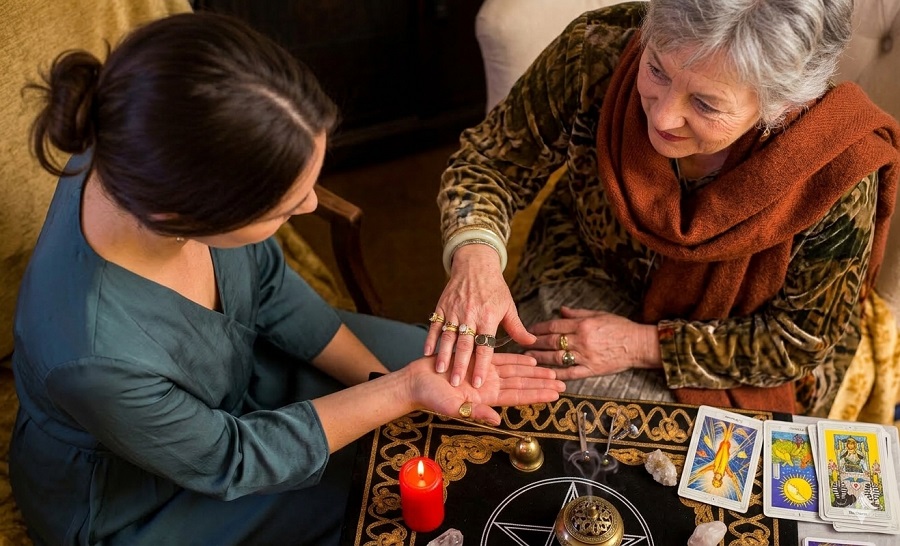 Palmist in Delhi